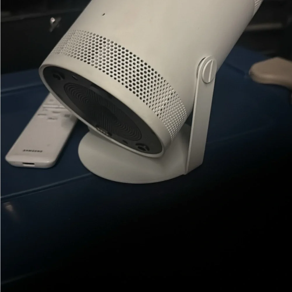 Samsung Portable Projector in White and Black